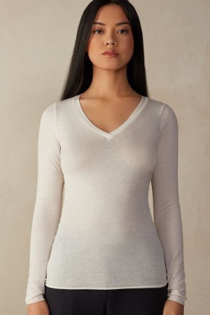 White Intimissimi V-neck top in Modal Ultralight with Cashmere | DCAKV52406